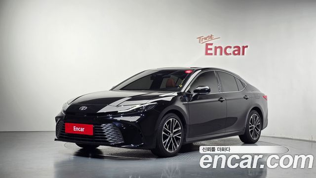 Toyota Camry (XV80) 2.5 XLE Hybrid 2025 — фото 1