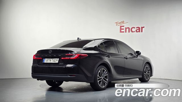 Toyota Camry (XV80) 2.5 XLE Hybrid 2025 — фото 2