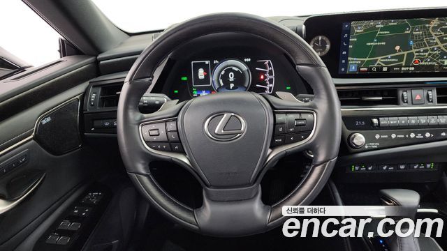 Lexus ES300h (VII) Executive 2023 — фото 12