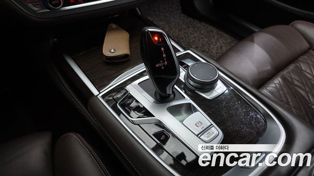 BMW 7 Series (G11) 740d xDrive Design Pure Excellence 2021 — фото 9