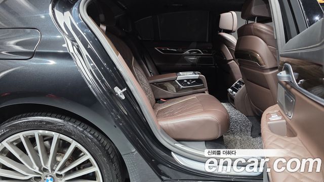 BMW 7 Series (G11) 740d xDrive Design Pure Excellence 2021 — фото 11