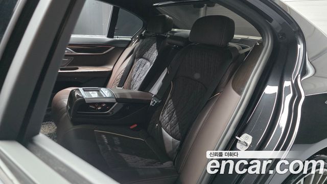 BMW 7 Series (G11) 740d xDrive Design Pure Excellence 2021 — фото 12