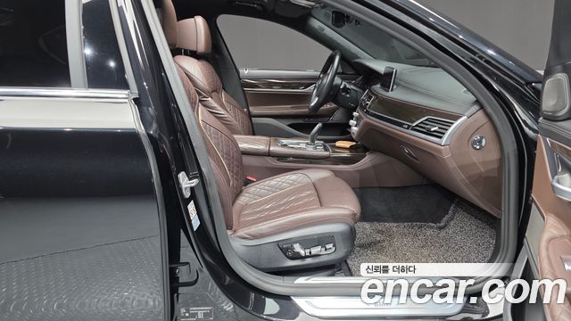 BMW 7 Series (G11) 740d xDrive Design Pure Excellence 2021 — фото 26