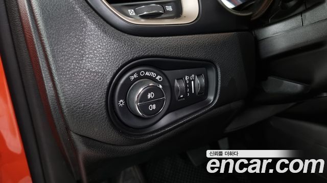 Jeep Renegade 2.0 Diesel Limited AWD 2015 — фото 23