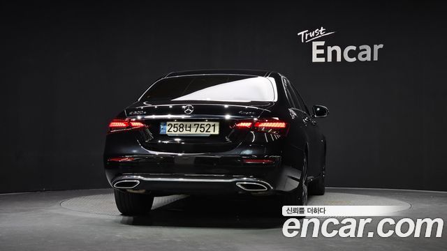 Mercedes-Benz E-Class (W213) E300e 4MATIC Exclusive 2021 — фото 4