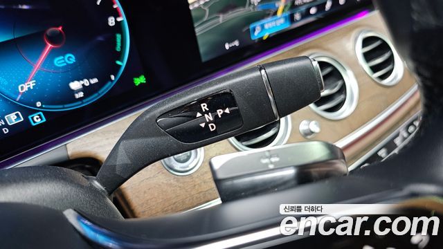 Mercedes-Benz E-Class (W213) E300e 4MATIC Exclusive 2021 — фото 9