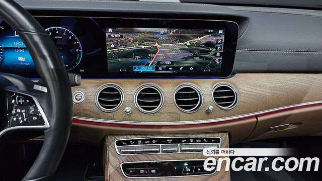 Mercedes-Benz E-Class (W213) E300e 4MATIC Exclusive 2021 — фото 15