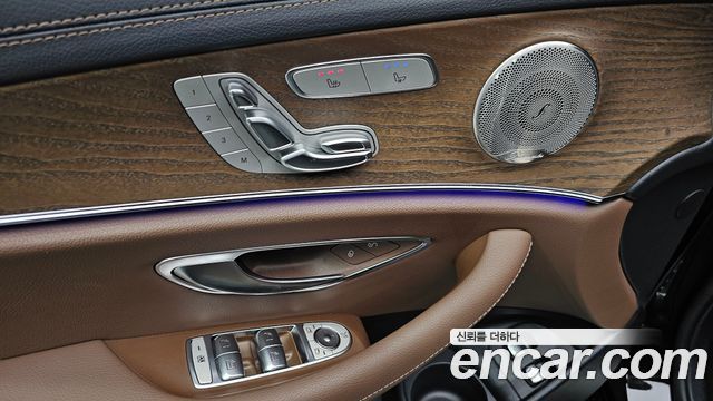 Mercedes-Benz E-Class (W213) E300e 4MATIC Exclusive 2021 — фото 19
