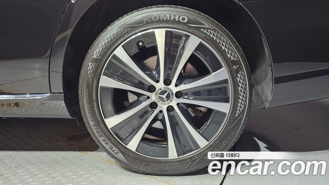 Mercedes-Benz E-Class (W213) E300e 4MATIC Exclusive 2021 — фото 21