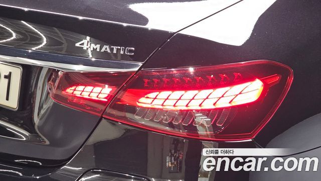 Mercedes-Benz E-Class (W213) E300e 4MATIC Exclusive 2021 — фото 23