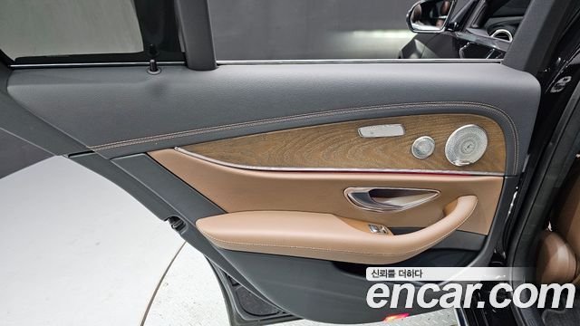 Mercedes-Benz E-Class (W213) E300e 4MATIC Exclusive 2021 — фото 25