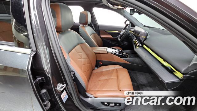 BMW 5 Series (G60) 530i xDrive 2024 — фото 18