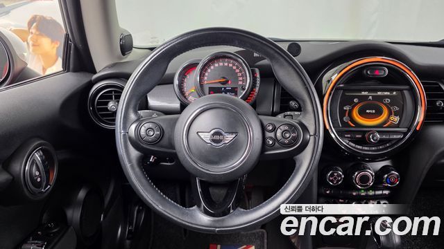 MINI Cooper D Mid 3rd 2016 — фото 13