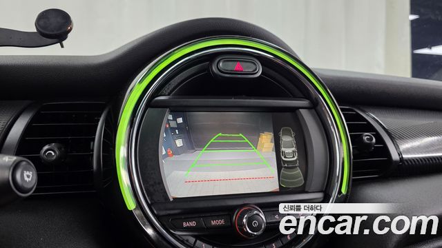 MINI Cooper D Mid 3rd 2016 — фото 15