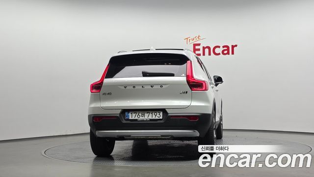 Volvo XC40 B4 Ultimate Bright 2024 — фото 4