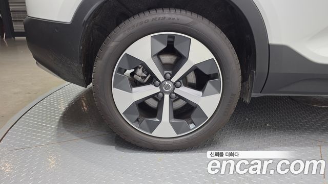 Volvo XC40 B4 Ultimate Bright 2024 — фото 5