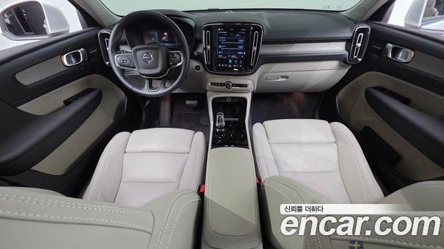 Volvo XC40 B4 Ultimate Bright 2024 — фото 7