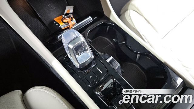 Volvo XC40 B4 Ultimate Bright 2024 — фото 9