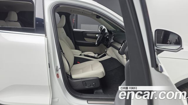 Volvo XC40 B4 Ultimate Bright 2024 — фото 11
