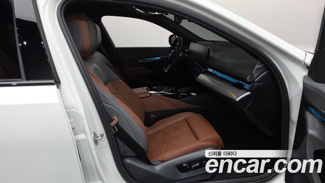 BMW 5 Series (G60) 530i xDrive M Sport 2025 — фото 26