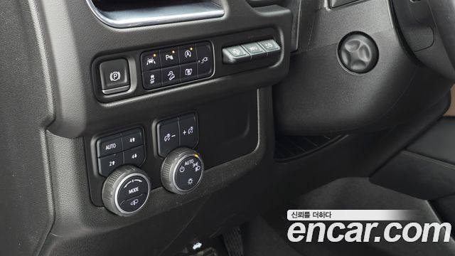 Chevrolet Tahoe 6.2 High Country 4WD 2022 — фото 28