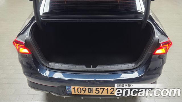 Kia K5 (III) 2.0 Prestige 2023 — фото 16