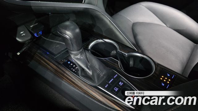 Toyota Camry (XV70) 2.5 XLE Hybrid 2018 — фото 9