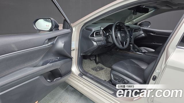 Toyota Camry (XV70) 2.5 XLE Hybrid 2018 — фото 10