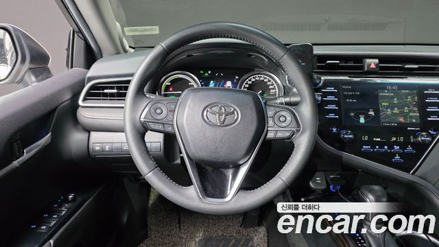 Toyota Camry (XV70) 2.5 XLE Hybrid 2018 — фото 12
