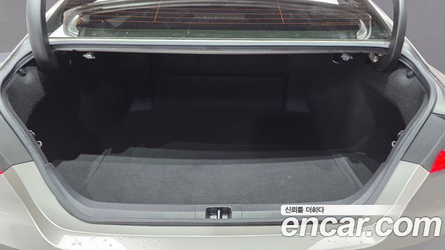 Toyota Camry (XV70) 2.5 XLE Hybrid 2018 — фото 16