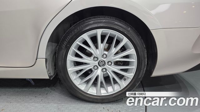 Toyota Camry (XV70) 2.5 XLE Hybrid 2018 — фото 21
