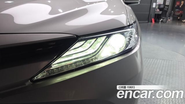 Toyota Camry (XV70) 2.5 XLE Hybrid 2018 — фото 22
