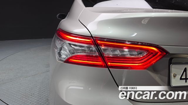 Toyota Camry (XV70) 2.5 XLE Hybrid 2018 — фото 23
