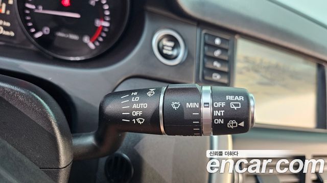 Land Rover Discovery Sport 2.0 TD4 SE 2016 — фото 17