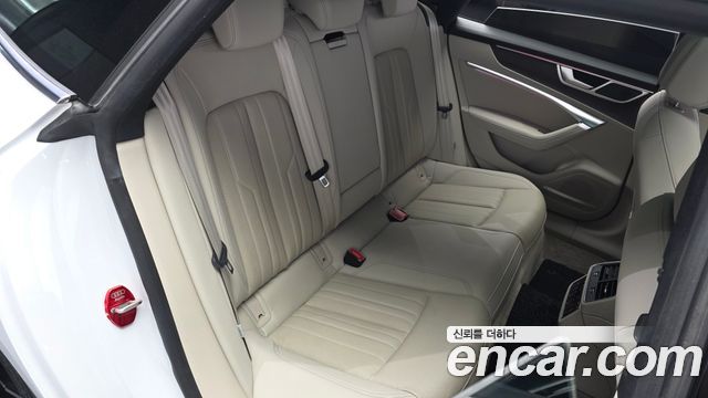 Audi A7 (4K) 45 TDI Quattro Premium 2022 — фото 11