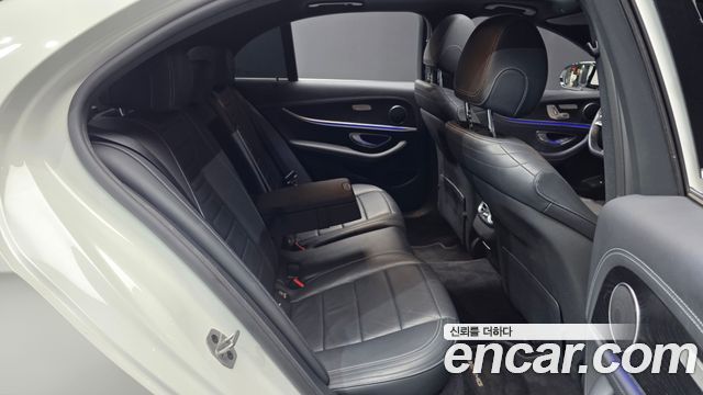 Mercedes-Benz E-Class (W213) E220d 4MATIC AMG Line 2021 — фото 12