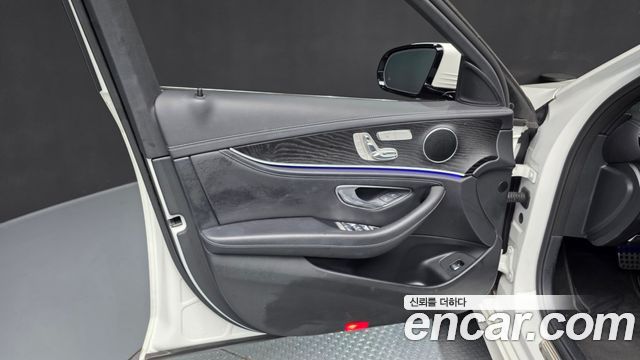 Mercedes-Benz E-Class (W213) E220d 4MATIC AMG Line 2021 — фото 24