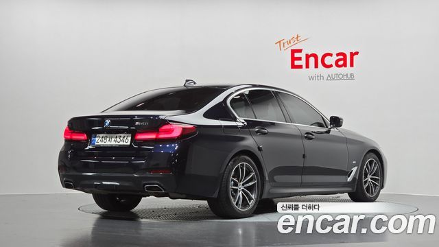 BMW 5 Series (G30) 520i M Sport 2023 — фото 2