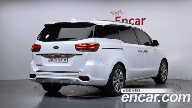 Kia Carnival 9-Seater Prstige 2020 — фото 2