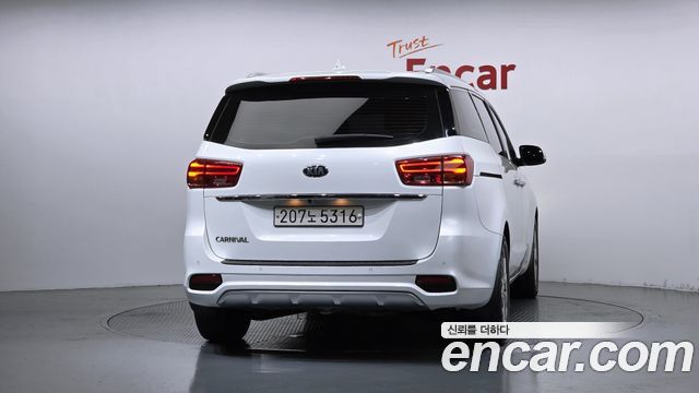 Kia Carnival 9-Seater Prstige 2020 — фото 4