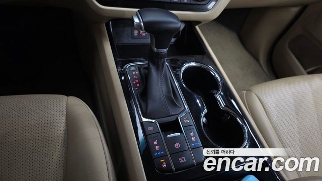 Kia Carnival 9-Seater Prstige 2020 — фото 9
