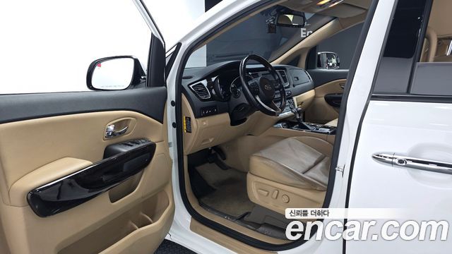 Kia Carnival 9-Seater Prstige 2020 — фото 10
