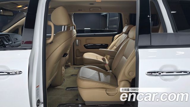 Kia Carnival 9-Seater Prstige 2020 — фото 16
