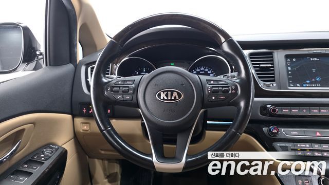 Kia Carnival 9-Seater Prstige 2020 — фото 17