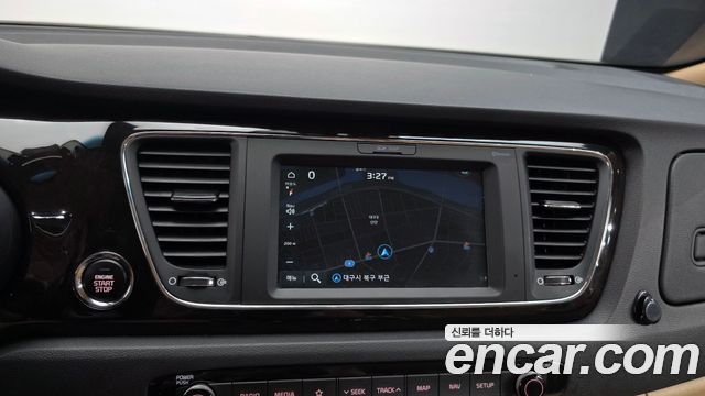 Kia Carnival 9-Seater Prstige 2020 — фото 18