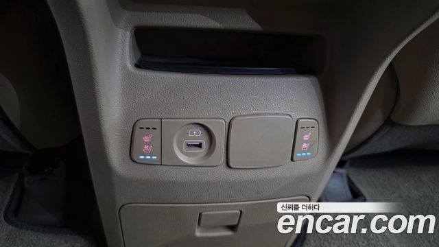 Kia Carnival 9-Seater Prstige 2020 — фото 21