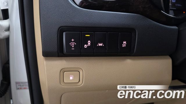 Kia Carnival 9-Seater Prstige 2020 — фото 22