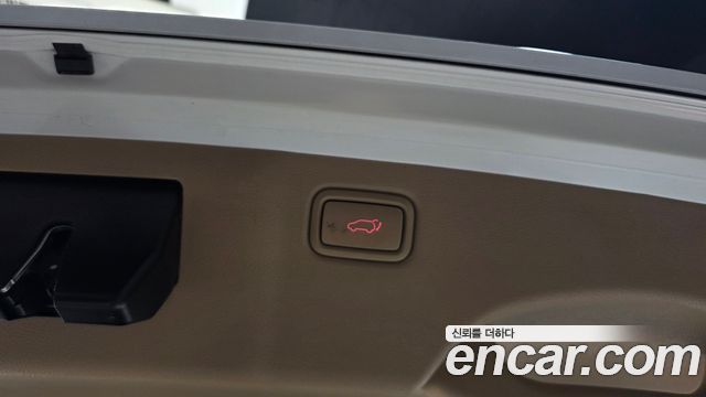 Kia Carnival 9-Seater Prstige 2020 — фото 24