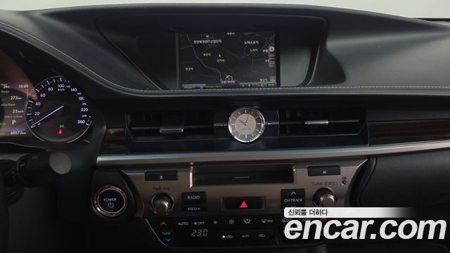 Lexus ES300h Supreme XV60 2017 — фото 14