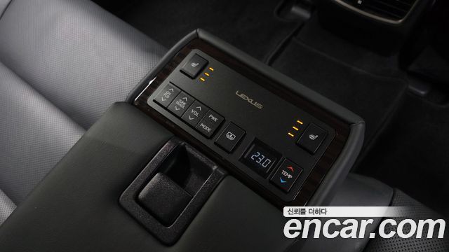 Lexus ES300h Supreme XV60 2017 — фото 18